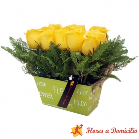 Canastillo Pequeño de 10 Rosas Amarillas