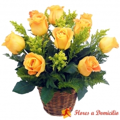 Canastillo Pequeño de 12 Rosas Amarillas Importadas