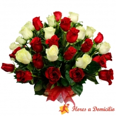 Canastillo Grande Con 40 Rosas Rojas y Blancas