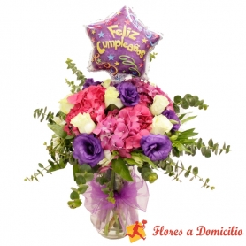 Florero de flores con Hortencias y 6 rosas más globo para Cumpleaños