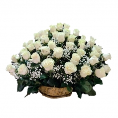 Arreglo para Condolencias con 40 Rosas Blancas Cesta Grande