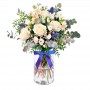 Florero Rustico con flores blancas Eucalipto 6 rosas astromelias y flores silvestres